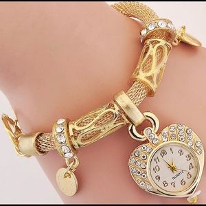 Heart Shaped Ladies Quartz Bracelet Watch